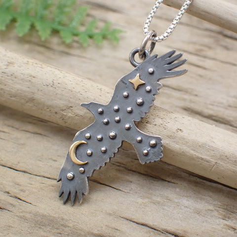 ♻️Collier en forme de corbeau en métal mélangé en argent sterling recyclé
