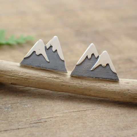 Aretes de plata de ley con forma de montaña nevada