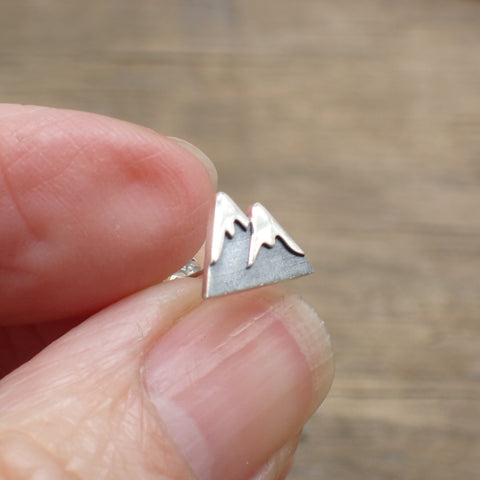 Aretes de plata de ley con forma de montaña nevada