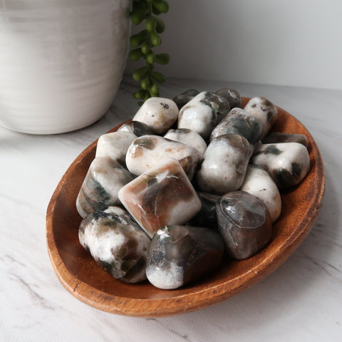 apatite cats eye tumble stone