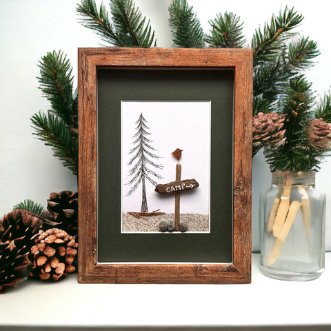Pájaro de cristal marino en un cartel de campamento Imagen Pebble Driftwood Art