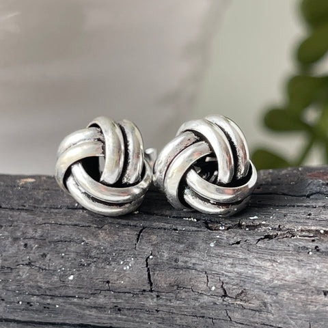 Pendientes de nudo de plata de ley