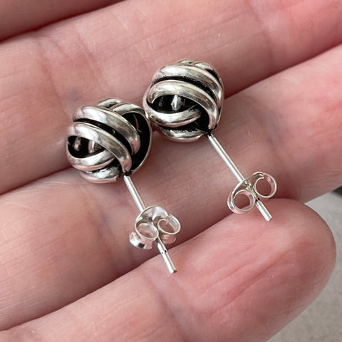 Pendientes de nudo de plata de ley