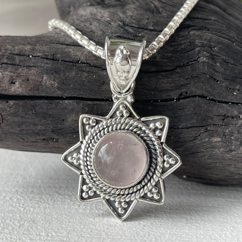 Collar de plata de ley con cuarzo rosa