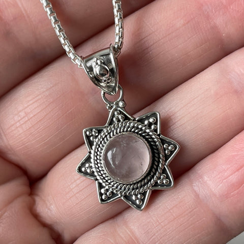 Collar de plata de ley con cuarzo rosa