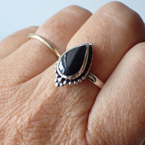 Anillo de plata de ley con ónix negro 