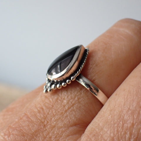 Anillo de plata de ley con ónix negro 