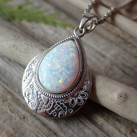 Collier en argent sterling avec opale blanche