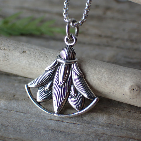 ♻️ Collier de charme lotus en argent sterling recyclé