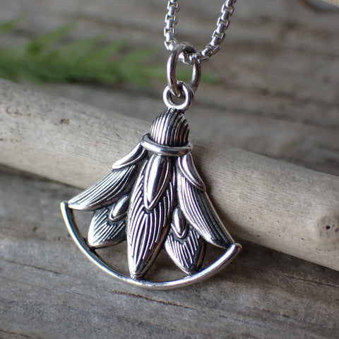 ♻️ Collier de charme lotus en argent sterling recyclé