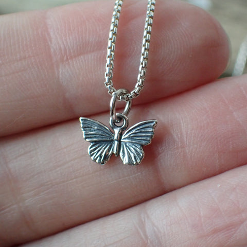 ♻️ Collier de charme petit papillon en argent sterling recyclé