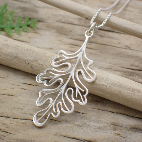 ♻️ Collier de charme en feuille de chêne ajouré en argent sterling recyclé