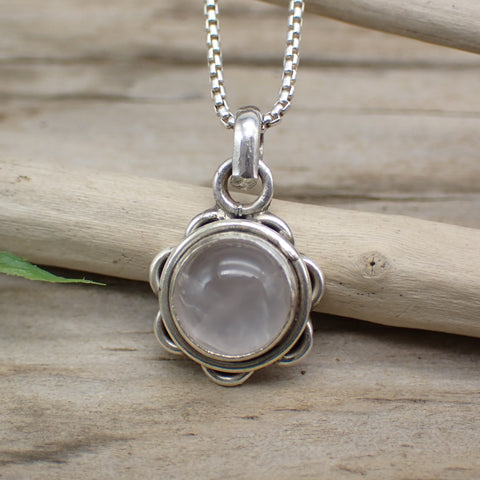 Pendentif en argent sterling avec pierres précieuses en quartz rose 