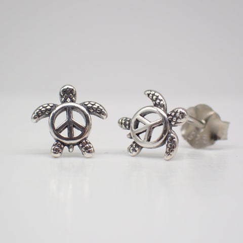 Pendientes de tuerca con forma de tortuga con signo de la paz en plata de ley