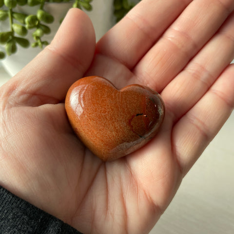 Coeur gonflé de jaspe rouge bréchique