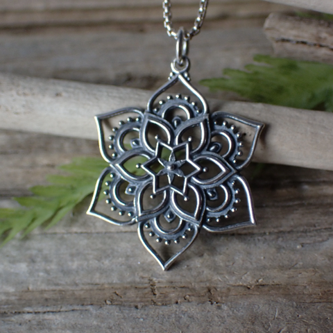 ♻️ Collier Lotus Mandala en argent sterling recyclé