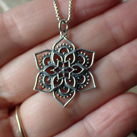 ♻️ Collier Lotus Mandala en argent sterling recyclé