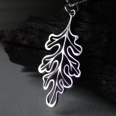 ♻️ Collier de charme en feuille de chêne ajouré en argent sterling recyclé