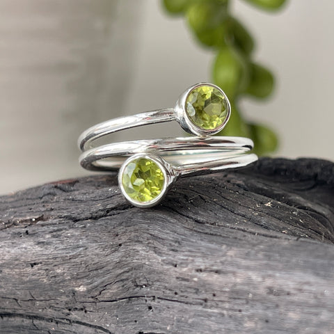 sterling silver peridot stone crystal ring