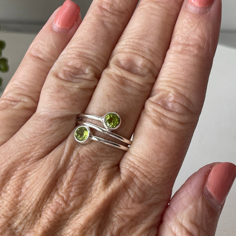 sterling silver peridot stone crystal ring