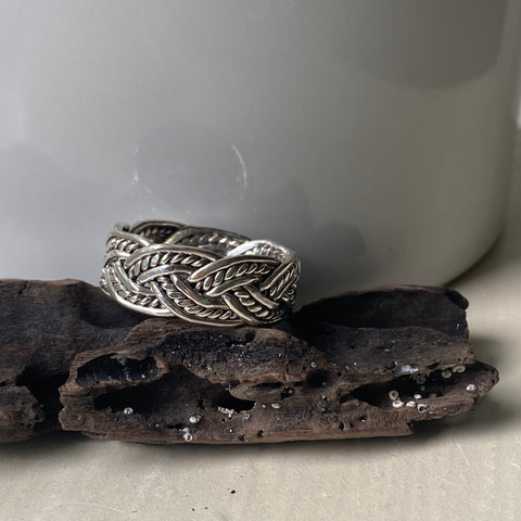 Anillo de cuerda trenzada de plata esterlina