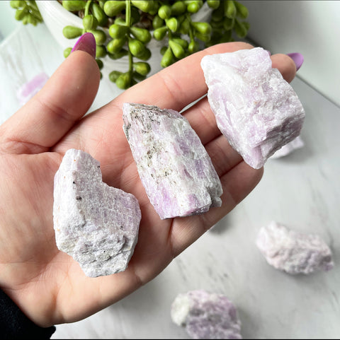 raw kunzite chunk